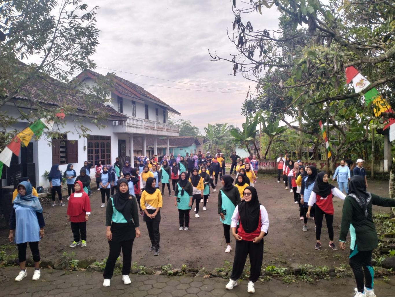 Senam Bersama Warga Padukuhan Kalirase