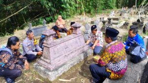 Peringati Hari Jadi ke-79, Kalurahan Trimulyo Laksanakan Ziarah ke Makam Mantan Lurah dan Pamong