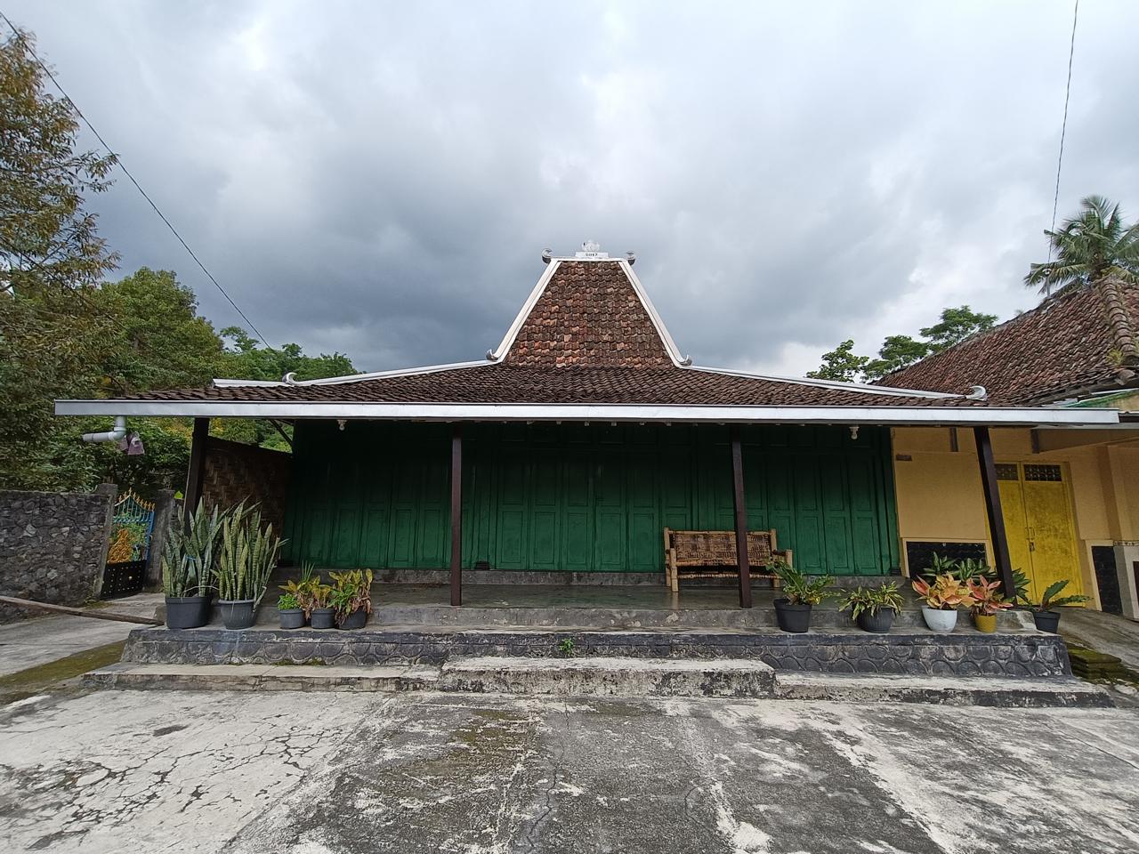 Rumah Tradisional Joglo Pradoto