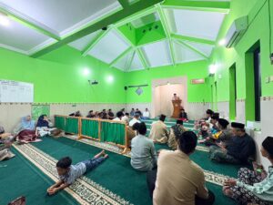 Safari Tarawih Keliling Pemkal Trimulyo di Masjid Al Iman Klegen Pererat Silaturahmi dengan Warga