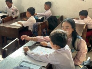 Mahasiswa Sastra Inggris UNY Kenalkan Kosakata Bahasa Inggris melalui Creative Vocabulary Book untuk Mendukung SDGs 4